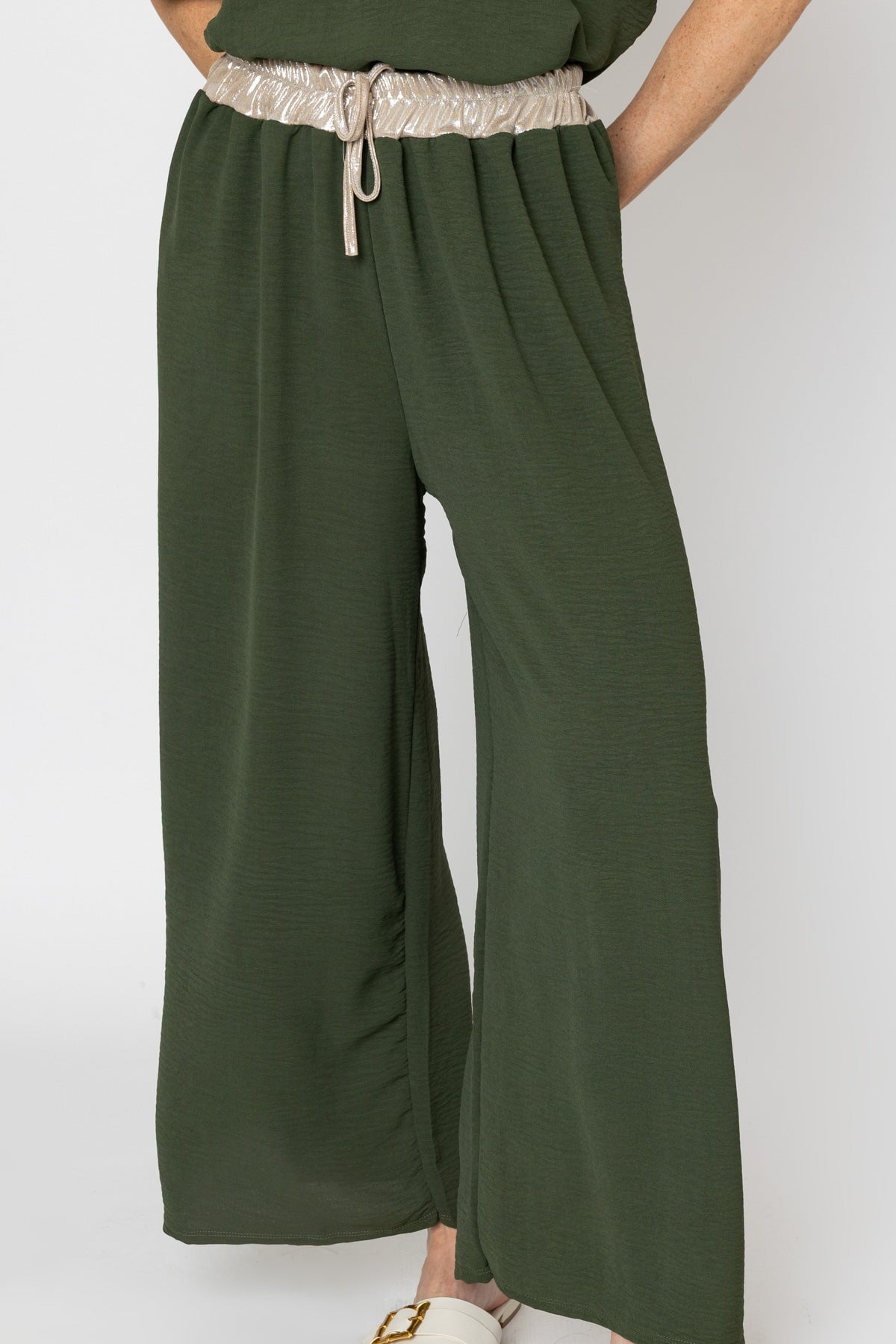 Casual Gold-Trimmed Loose-Fitting Set