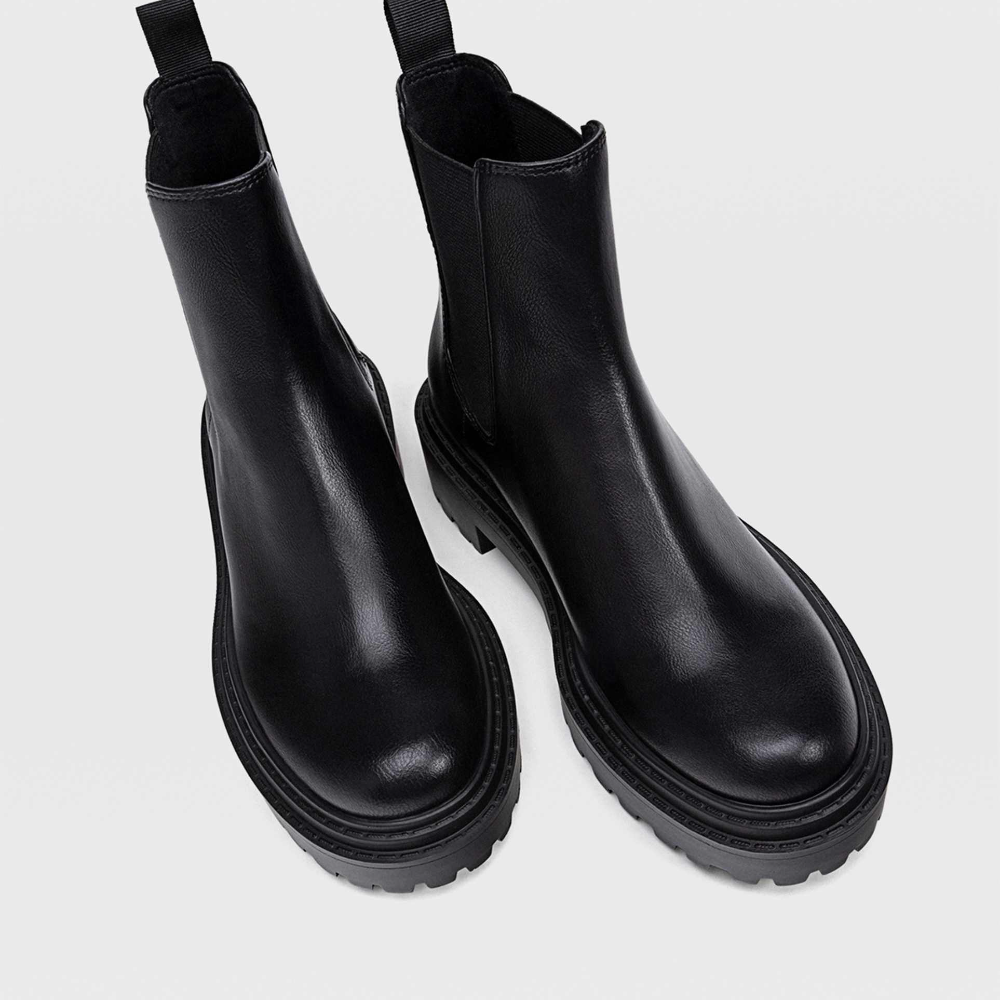 Chunky Chelsea Boots In Black
